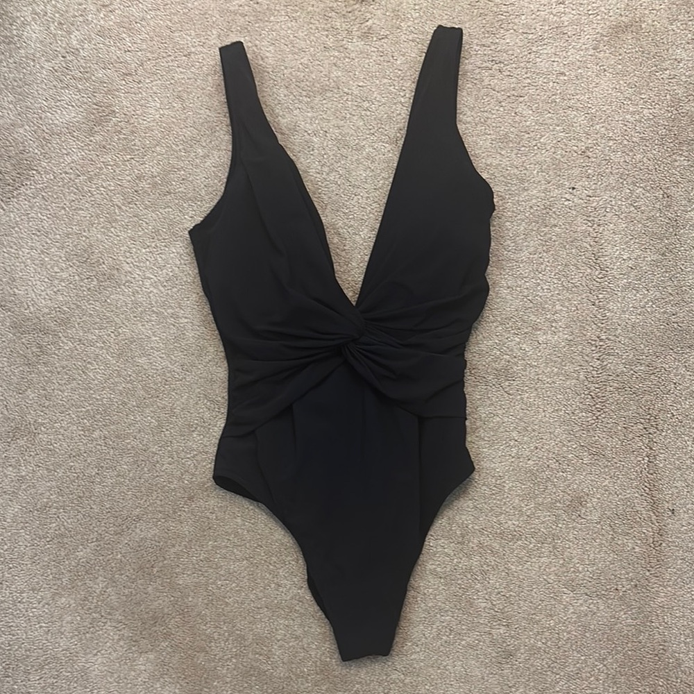 Women’s EUC Gottex Black One Piece Swimsuit size Large